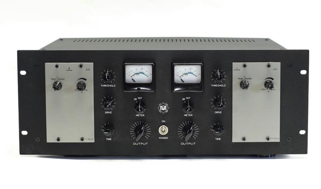 Siemens U273 modified with additional control functions and gain reduction / VU meters.
